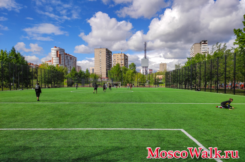футбольное поле в Люблинском сквере