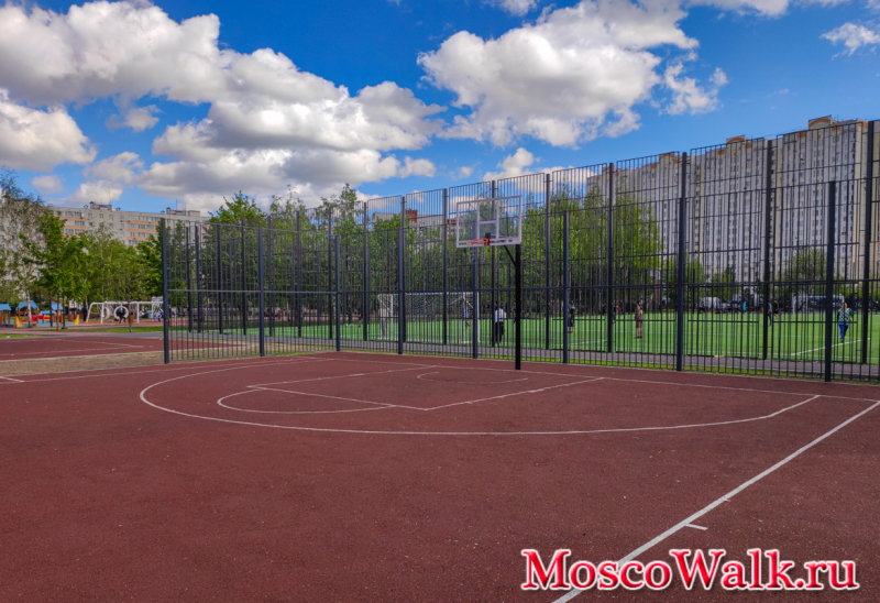 баскетбольная площадка в Люблинском сквере