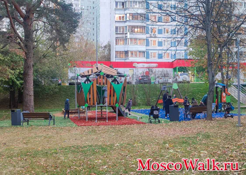 детская площадка на прудах ул.Чертановская