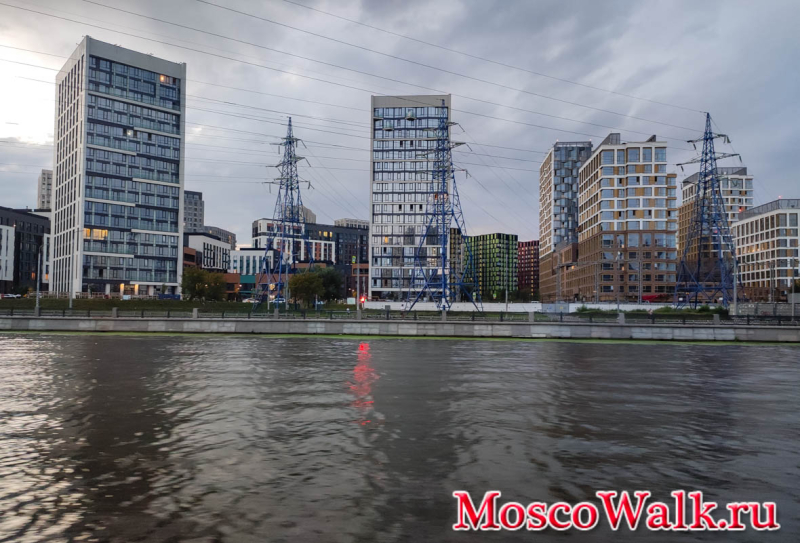 Жилые дома на берегу Москва реки
