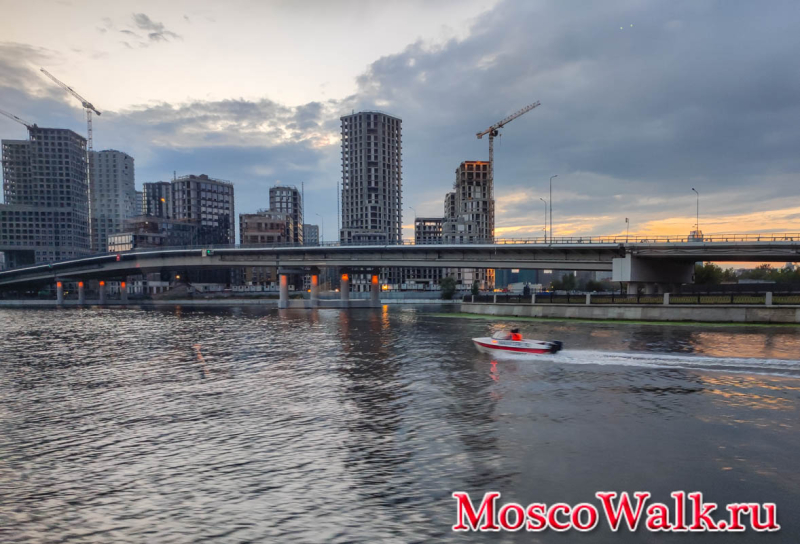 Мост через затон Новинки