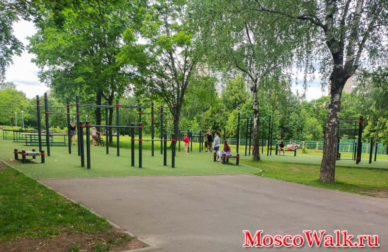 площадка для воркаута в парке 30-летия Победы
