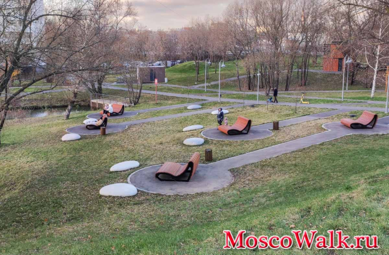лежаки в Покровском парке