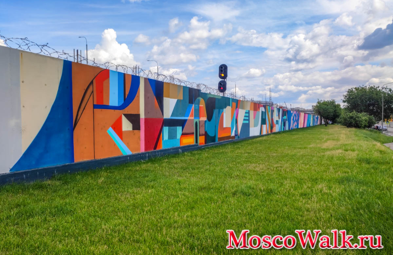 Забор у завода Москвич