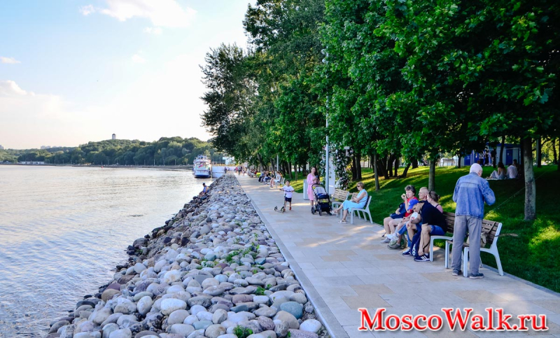 отдых на набережной в Коломенском